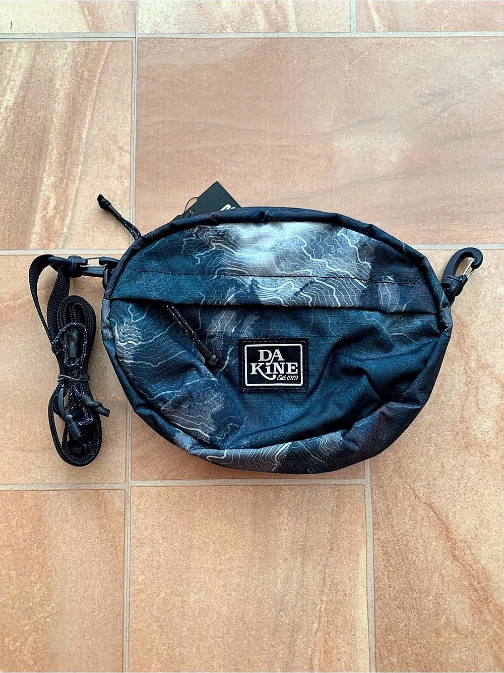 NWT Dakine Blue & White Joey Oval Sub Topo Mini Crossbody Bag